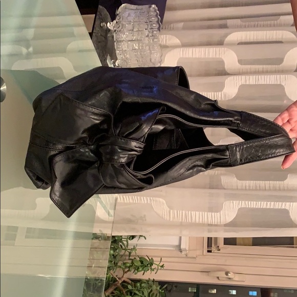 Pre-Loved,Gorgeous Valentino Black Hobo LeatherBag - Picture 3 of 8